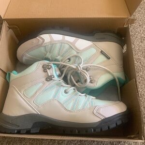 Women’s waterproof hiking boots